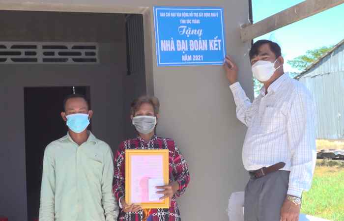 Huyện Trần Đề đã xây dựng hoàn thành và bàn giao 70 căn nhà ở cho hộ nghèo